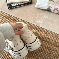 Star-shaped rivets high-top canvas sneakers - Thumbnail 2