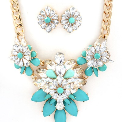 Sparkling blue waters necklace