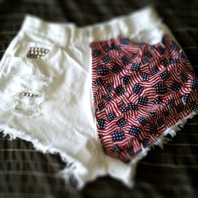 Frayed/studded/printed denim