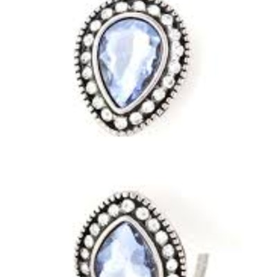 Glassed teardrop bangle 