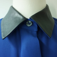 Midnight blue blouse with lambskin collar - Thumbnail 3
