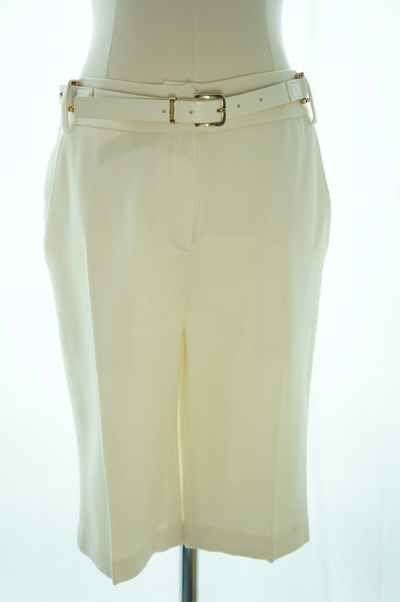 White wool Bermuda pants with belt