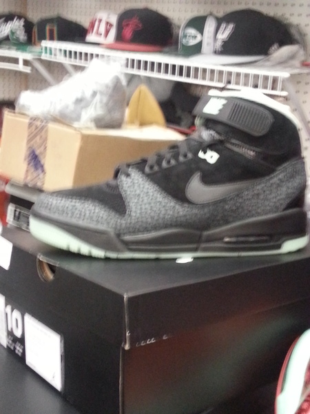 AIR ASSAULT LOVERUTION QS GLOW IN THE DARK