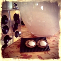 Classy motif earrings