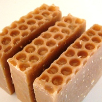 Goat Milk, Oats & Honey Soap - Thumbnail 1