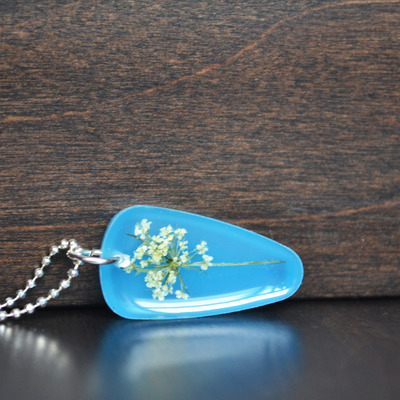 Queen anne's flower necklace, resin jewelry, romantic jewelry, botanical, flower jewelry, blue pendant