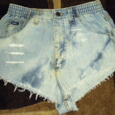 Size 6 vintage lee frayed denim shorts