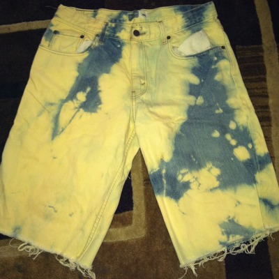 Mens size 34 frayed/acid wash denim shorts