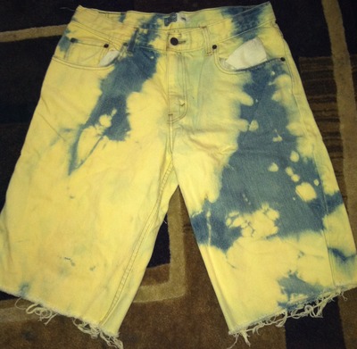 Mens Size 34 Frayed/Acid Wash denim shorts