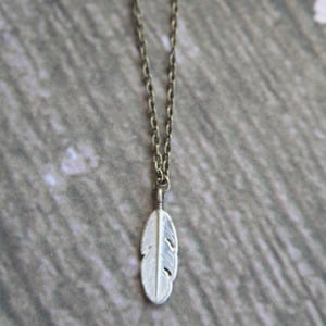 Gleeful Peacock Feather Charm Necklace - Thumbnail 1