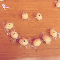 Egg Faces Squishy Charm (cute and weird) - Thumbnail 2