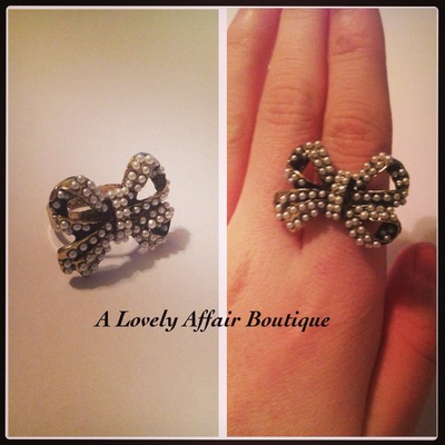 Silver bow twist ring