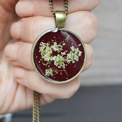 Queen annes flower necklace, resin jewelry,real flower necklace,valentine