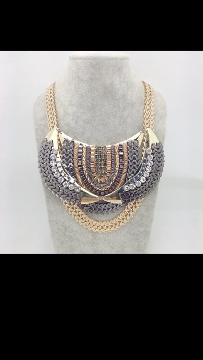 classic w chain statement neckpiece