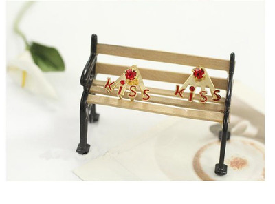 Kiss earrings