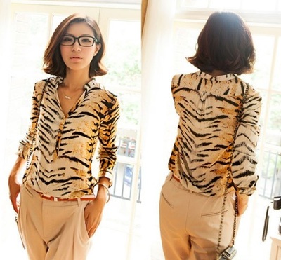 Vintage tiger printed blouse