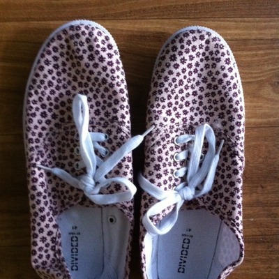 Daisy print keds