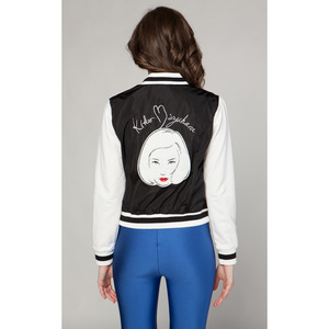 female hustler - the jacket - Thumbnail 3