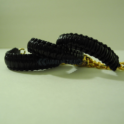 Mini cobra knot bangle - black