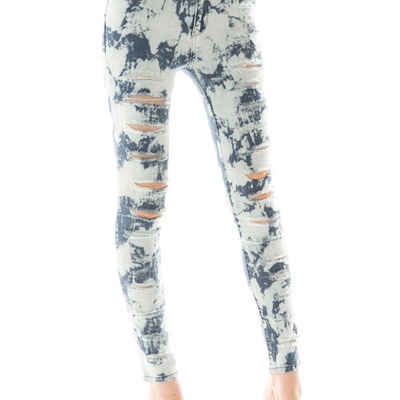 Destroyed denim jeans 