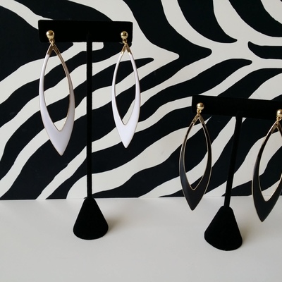 Oval drop earrings