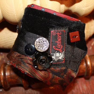 Tattered victorian kneck tie cuff tv1405