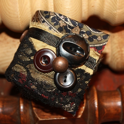 Tattered victorian kneck tie cuff tv1406