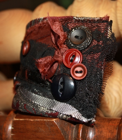 Tattered Victorian Kneck Tie Cuff TV1408