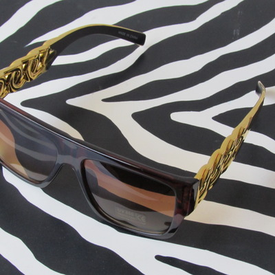 Tortoise shell chain sunglasses
