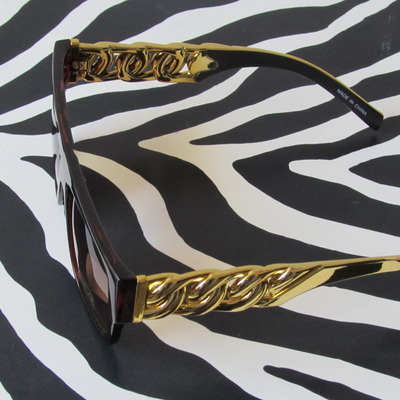 Tortoise shell chain sunglasses