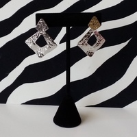 Daisy Drop Earrings - Thumbnail 1