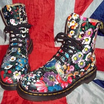 MINT and RARE Vintage 90s Floral Dr Doc Martens - Hippy Meadow Flowers - UK 5*EU 38*US 7
