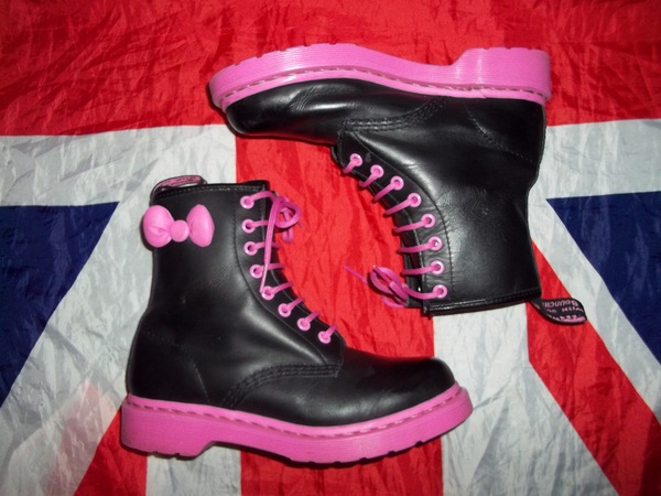 RARE Sanrio Hello Kitty x Dr Martens Pink & Black Bows*UK 4*EU 37*US 6*