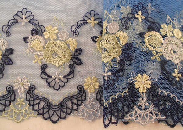 Lace Border 105