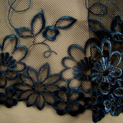 Lace border 114