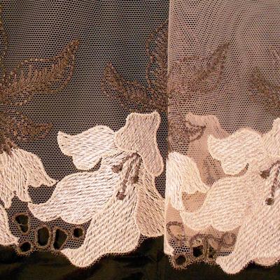 Lace border 121
