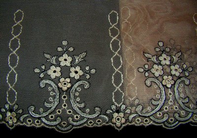 Lace border 142