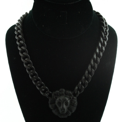 Lioness necklace (black)