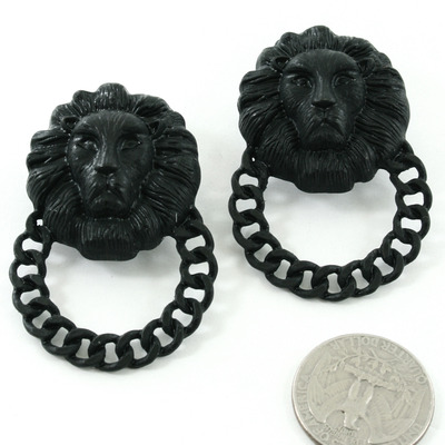 Lioness doorknockers (black)