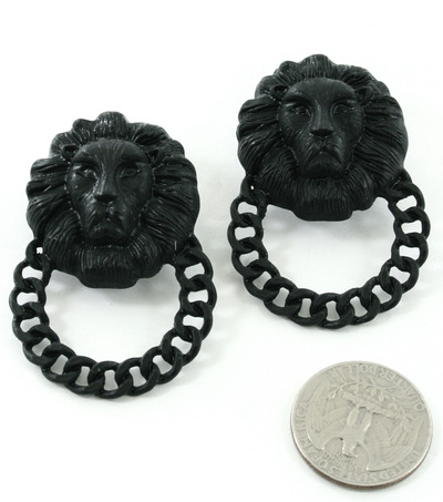 Lioness doorknockers (black)