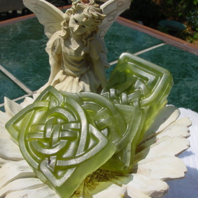 Kelley's greenhouse celtic bar set of 2
