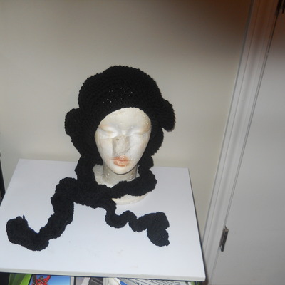 Crochet large slouchy hat & crochet curly scarf 