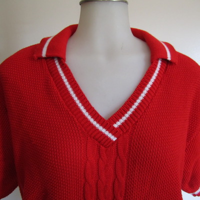 Red collar sweater 