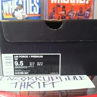 Nike Air Force 1 size 9.5 - Thumbnail 3