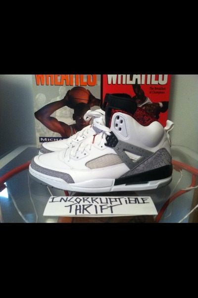 White Cement Air Jordan Spizikes Size 10