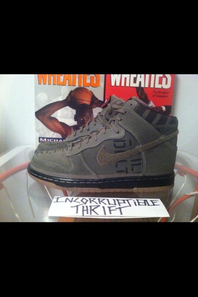 Galaxy Nike Dunks size 9.5