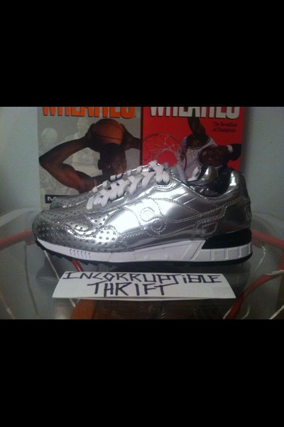 Saucony X Play Cloths Silver Pair 