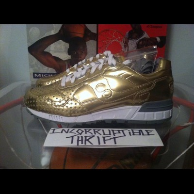 Saucony x play cloths gold pair size 9.5
