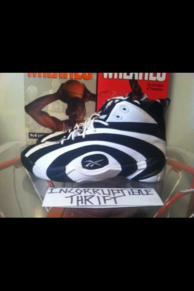 Reebok Shaqnosis OG Size 9