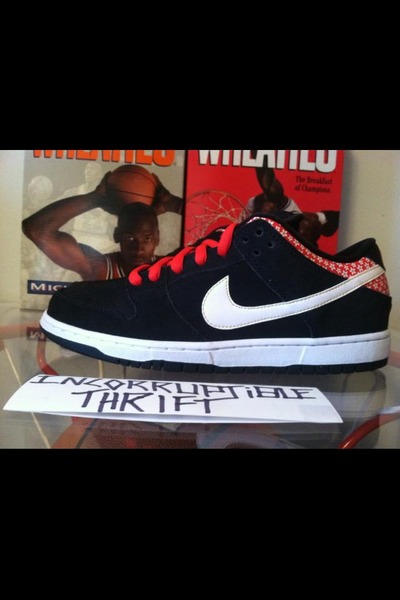 Fire Cracker Nike SB Dunks Size 9